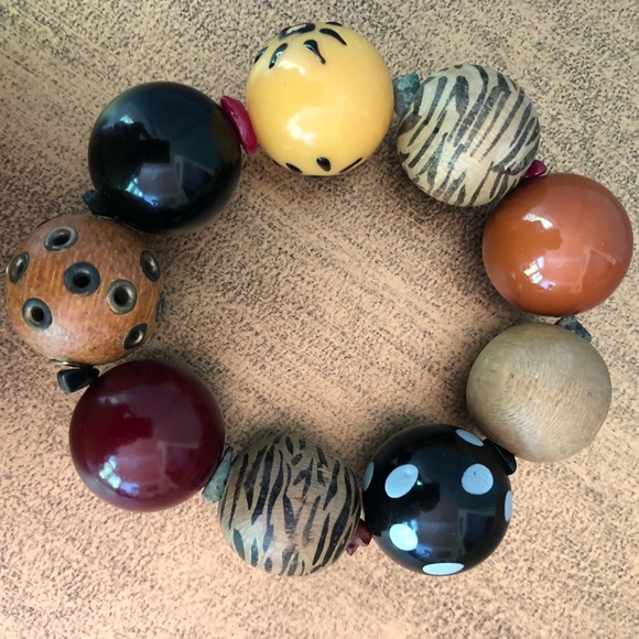 Two chunky, funky, unique bracelets: 1 w/unusual types of large beads & a bangle - Picture 4 of 13